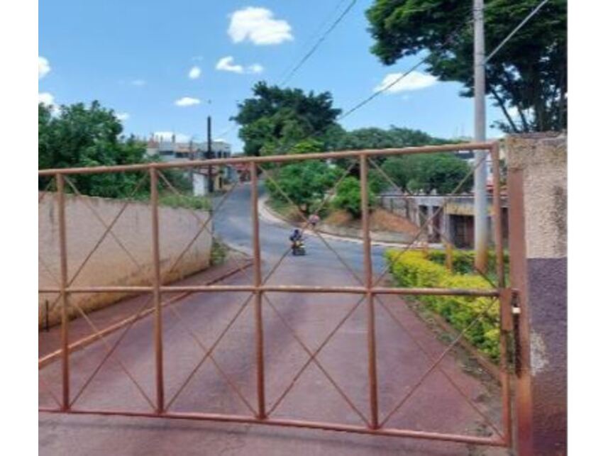 Imagem 3 do Imóvel a venda - Terreno c/benfeitorias - Cidade Leonane - Itaúna/MG