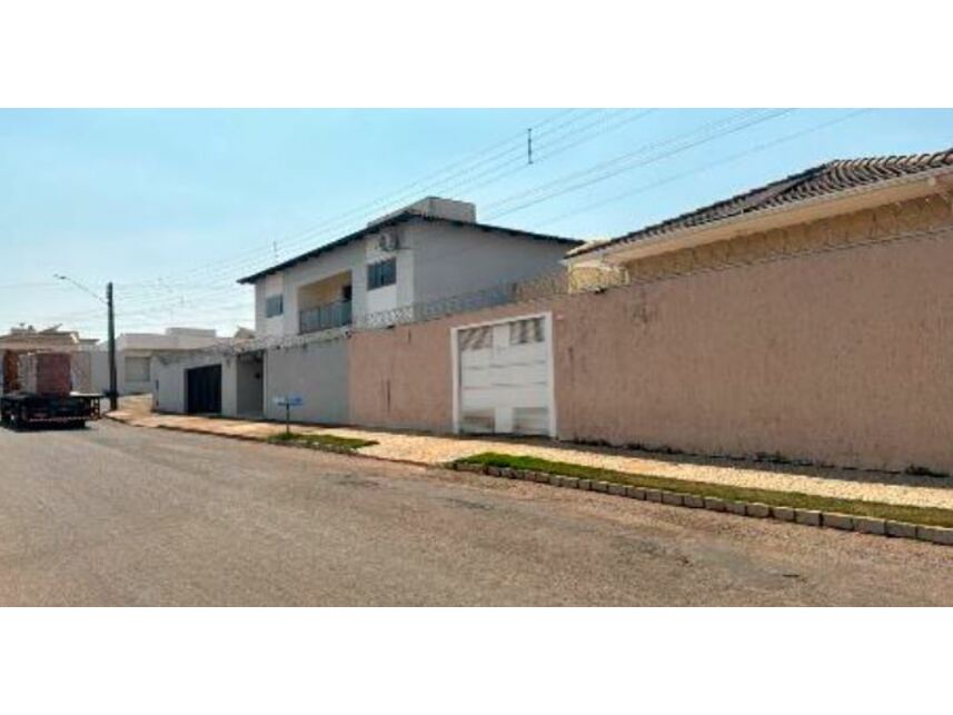 Casa à venda em leilão, localizado em Catalão - GO
