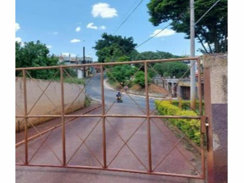 Imagem 9 do Imóvel a venda - Terreno c/benfeitorias - Cidade Leonane - Itaúna/MG