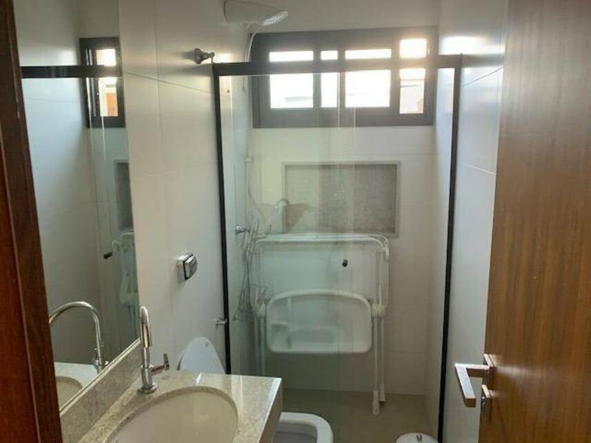 Casa à venda em leilão, localizado em Campo Grande - MS
