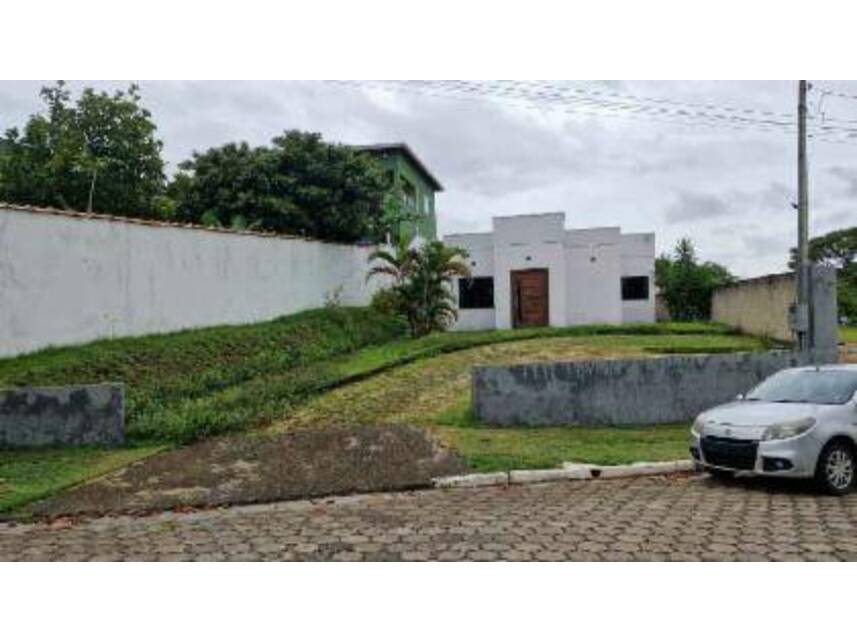 Casa à venda em leilão, localizado em Cachoeira Paulista - SP