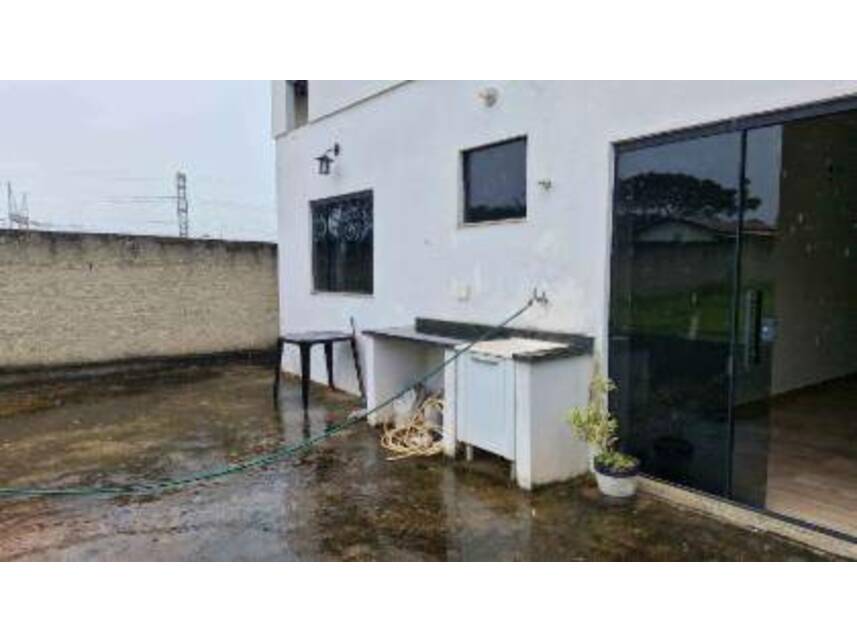 Casa à venda em leilão, localizado em Cachoeira Paulista - SP