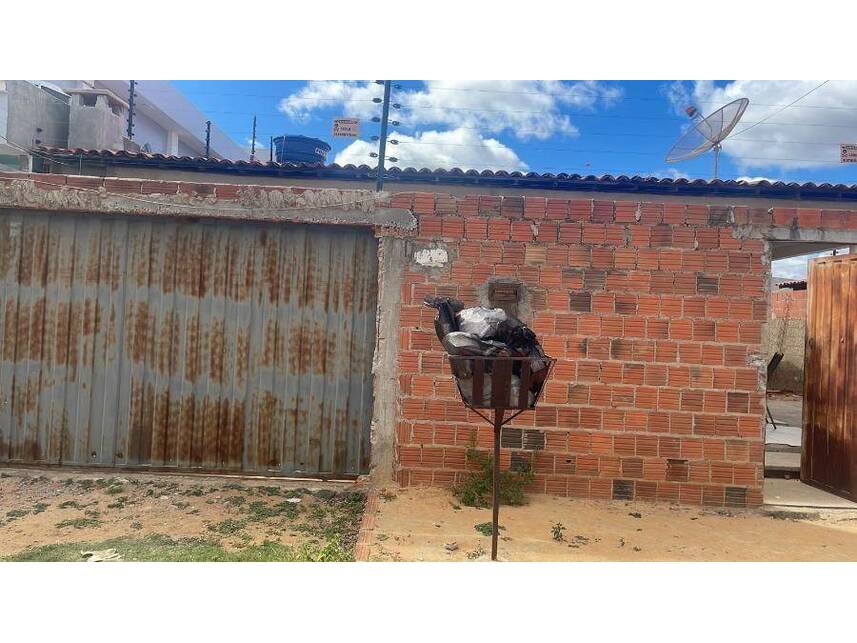 Casa à venda em leilão, localizado em Petrolina - PE