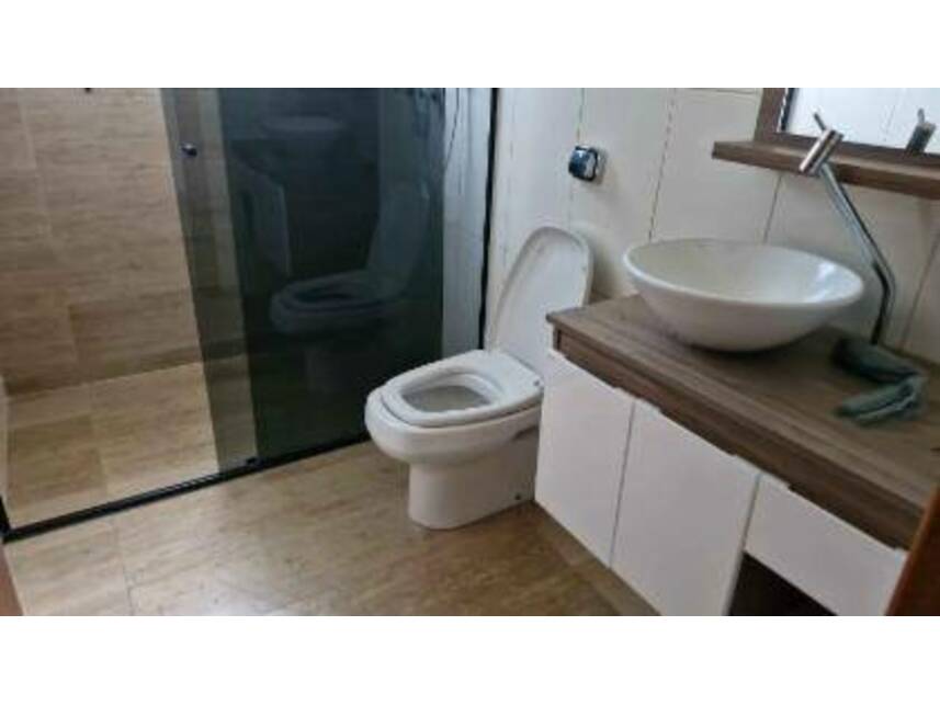 Casa à venda em leilão, localizado em Cachoeira Paulista - SP