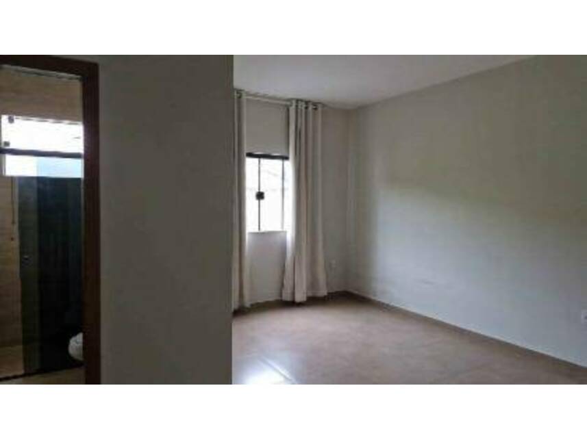 Casa à venda em leilão, localizado em Cachoeira Paulista - SP