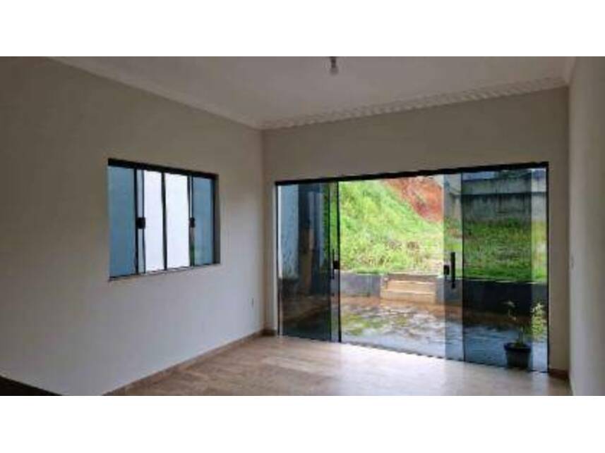 Casa à venda em leilão, localizado em Cachoeira Paulista - SP