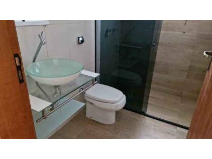Casa à venda em leilão, localizado em Cachoeira Paulista - SP