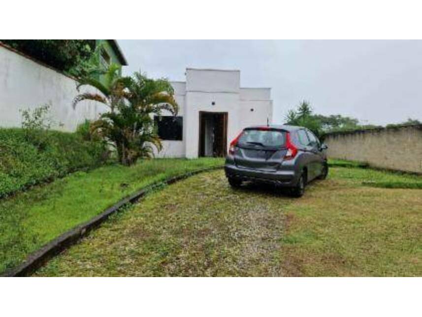 Casa à venda em leilão, localizado em Cachoeira Paulista - SP