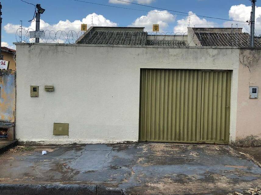 Casa à venda em leilão, localizado em Trindade - GO