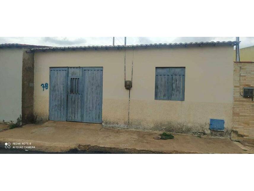 Casa à venda em leilão, localizado em Araripe - CE
