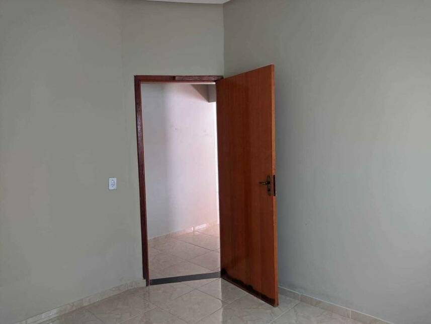 Casa à venda em leilão, localizado em Trindade - GO