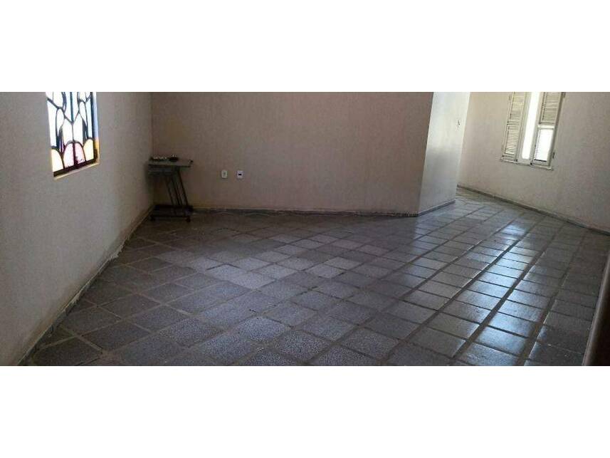 Casa à venda em leilão, localizado em Aracati - CE