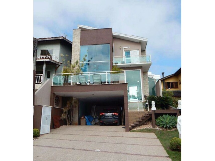 Casa à venda em leilão, localizado em Mogi Das Cruzes - SP