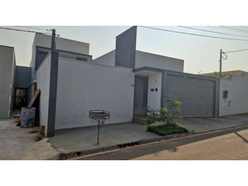 Casa à venda em leilão, localizado em Adamantina - SP