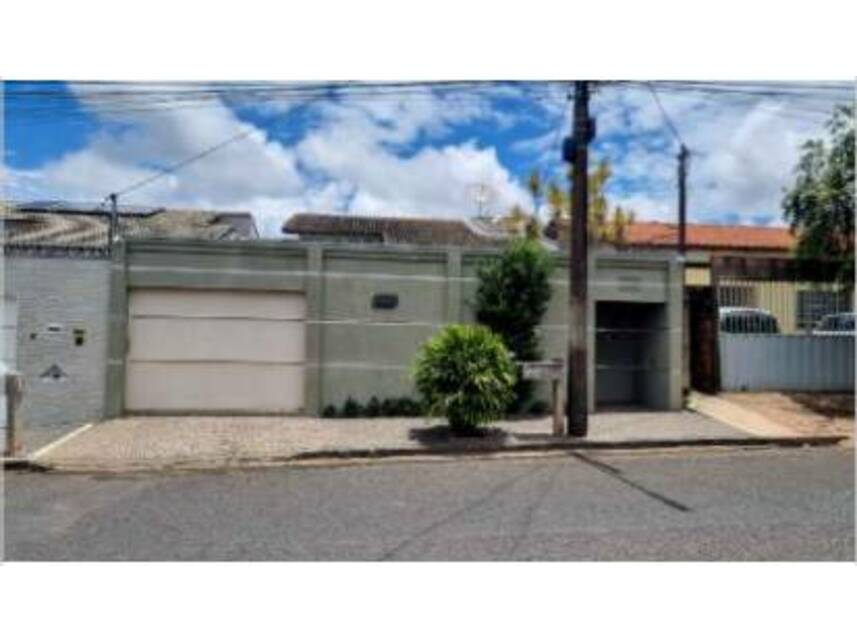 Casa à venda em leilão, localizado em Uberlândia - MG