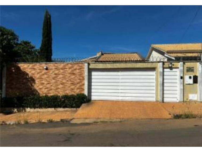 Casa à venda em leilão, localizado em Firminópolis - GO
