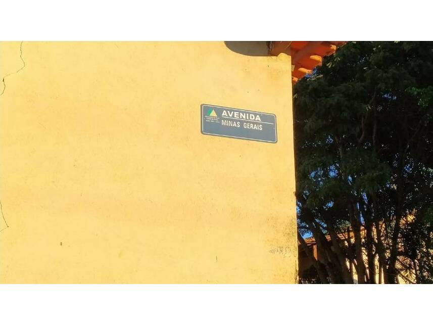 Casa à venda em leilão, localizado em São Vicente De Minas - MG