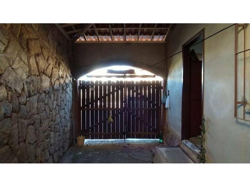 Casa à venda em leilão, localizado em São Vicente De Minas - MG