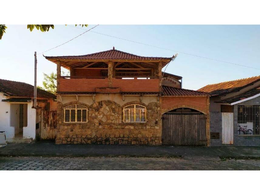 Casa à venda em leilão, localizado em São Vicente De Minas - MG