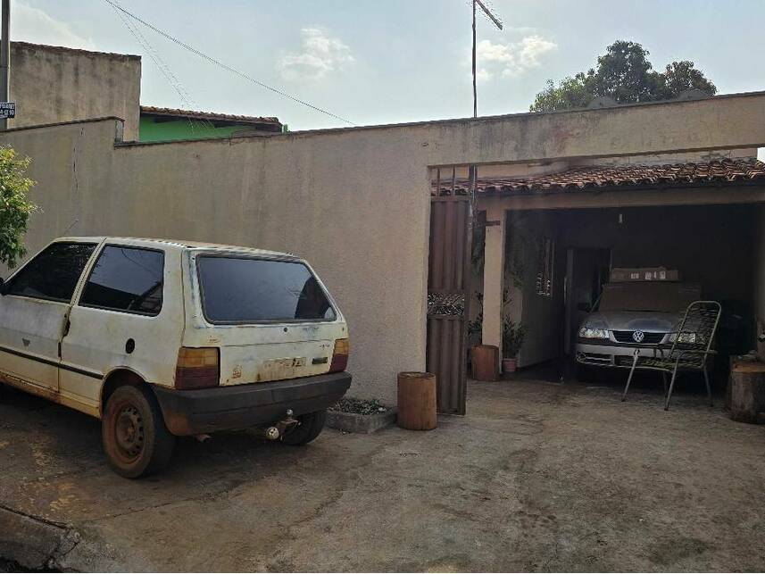 Casa à venda em leilão, localizado em Santa Helena De Goiás - GO