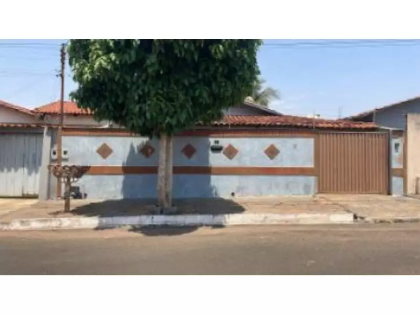 Casa à venda em leilão - leilão extrajudicial - Rio Verde GO - lance mínimo R$ 232.500