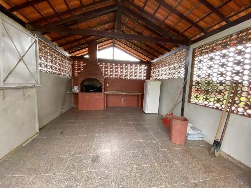 Casa à venda em leilão - leilão extrajudicial - Itaboraí RJ - lance mínimo R$ 119.560