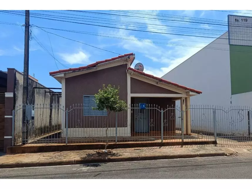 Casa à venda em leilão - leilão judicial - General Salgado SP - lance mínimo R$ 107.695