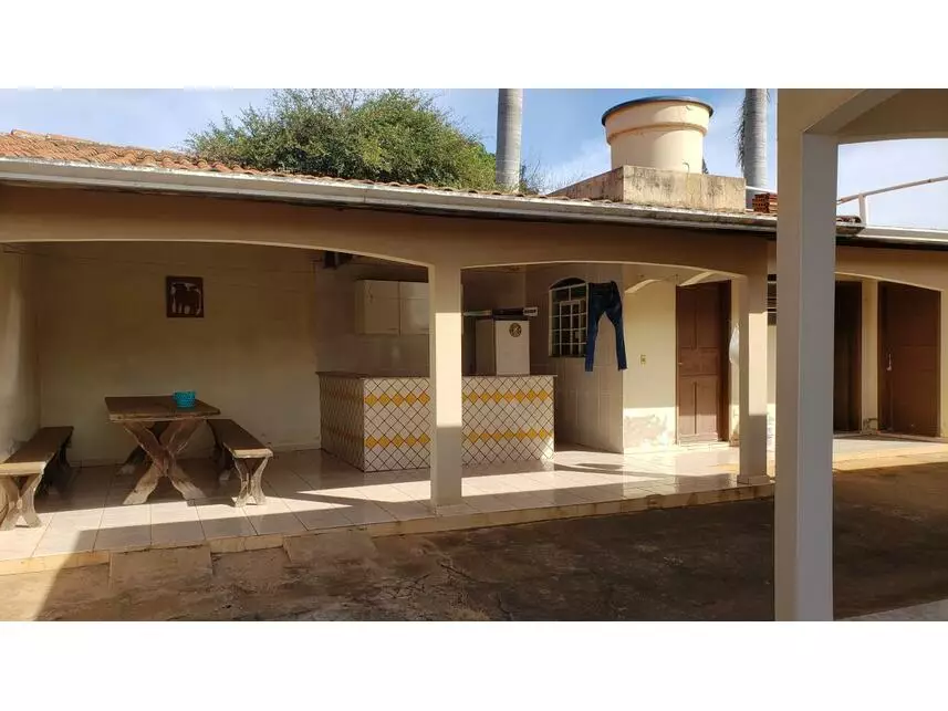 Casa à venda em leilão - leilão judicial - Echaporã SP - lance mínimo R$ 380.054
