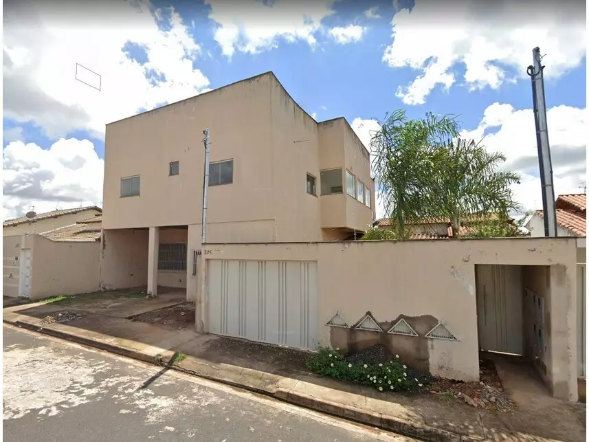 Casa à venda em leilão - leilão extrajudicial - Uberlândia MG - lance mínimo R$ 749.900