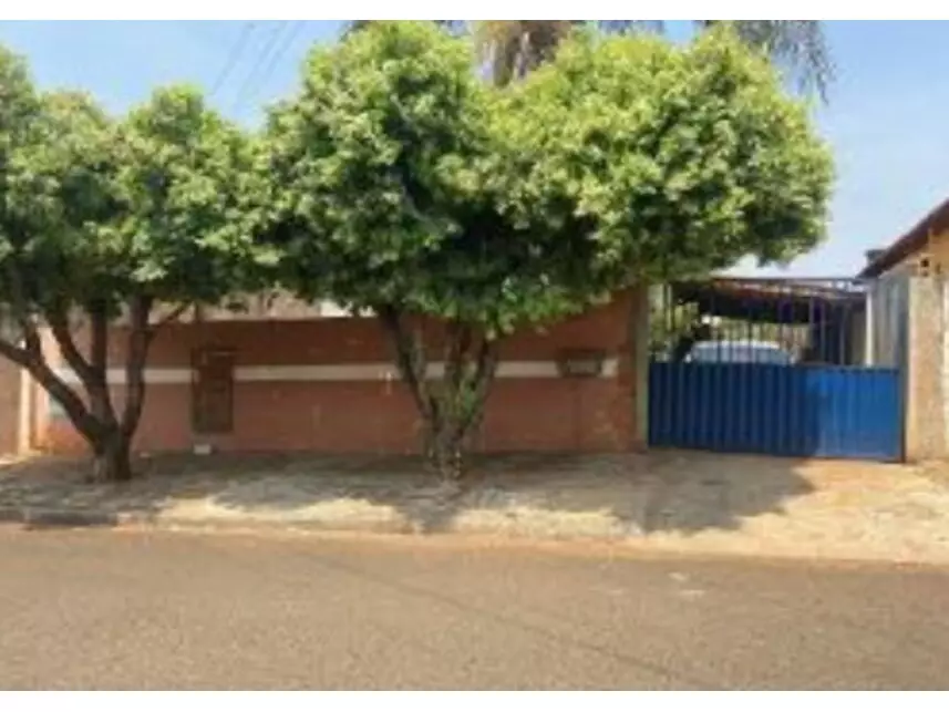 Casa à venda em leilão - leilão extrajudicial - Ituiutaba MG - lance mínimo R$ 134.000