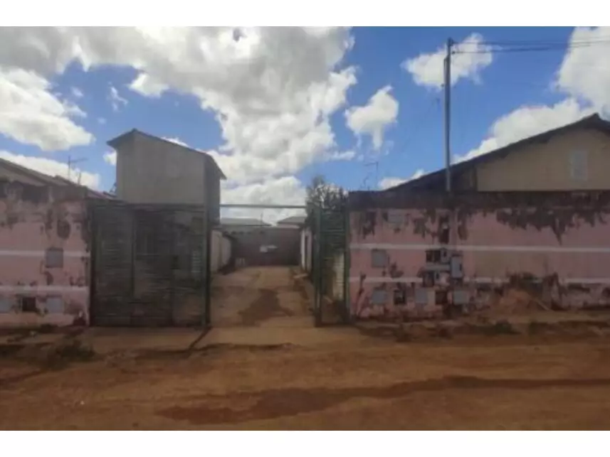 Casa à venda em leilão - leilão extrajudicial - Valparaíso de Goiás GO - lance mínimo R$ 28.470