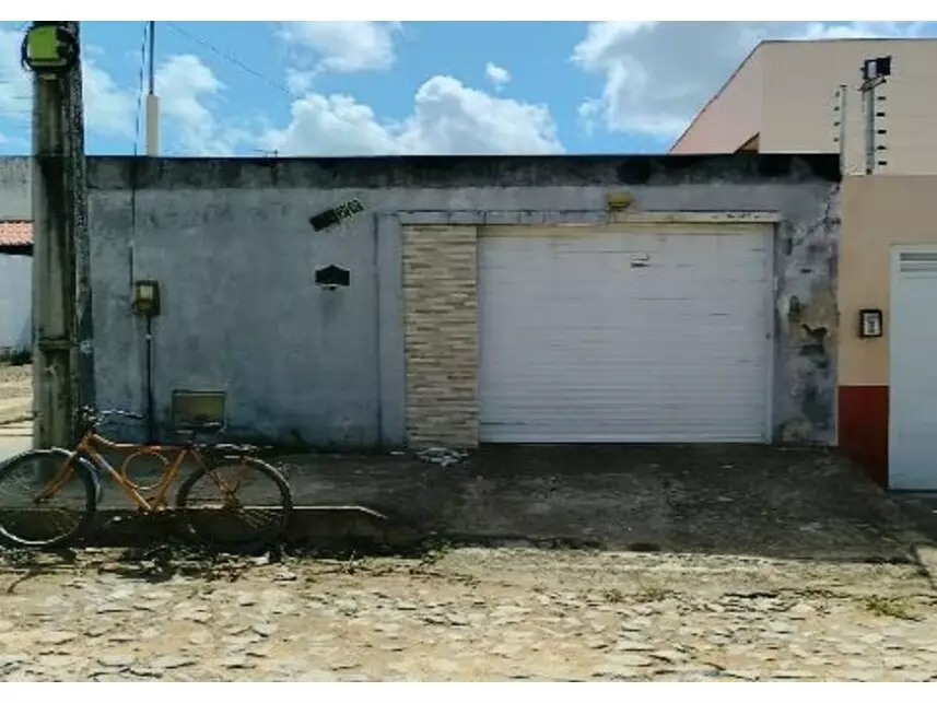 Casa à venda em leilão - leilão extrajudicial - Pacatuba CE - lance mínimo R$ 76.440