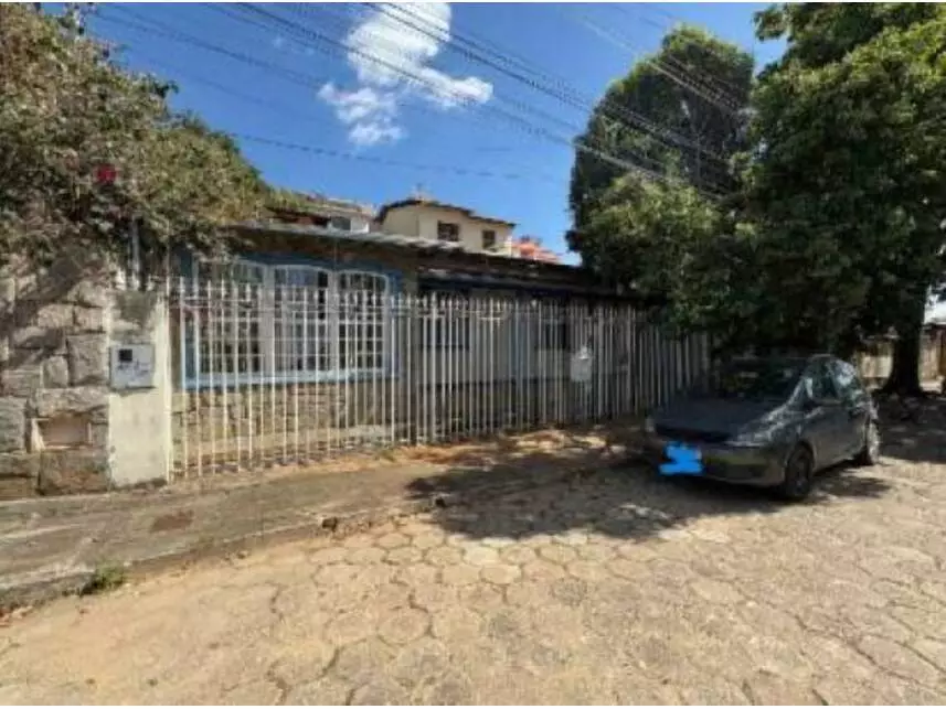 Casa à venda em leilão - leilão extrajudicial - Lavras MG - lance mínimo R$ 362.976