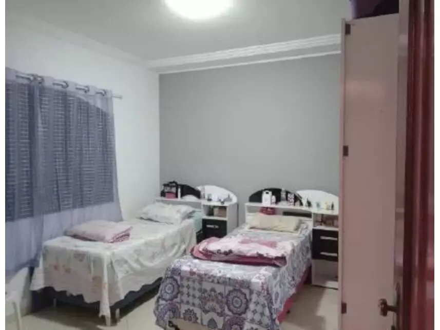 Casa à venda em leilão - leilão extrajudicial - Pirapora do Bom Jesus SP - lance mínimo R$ 268.000