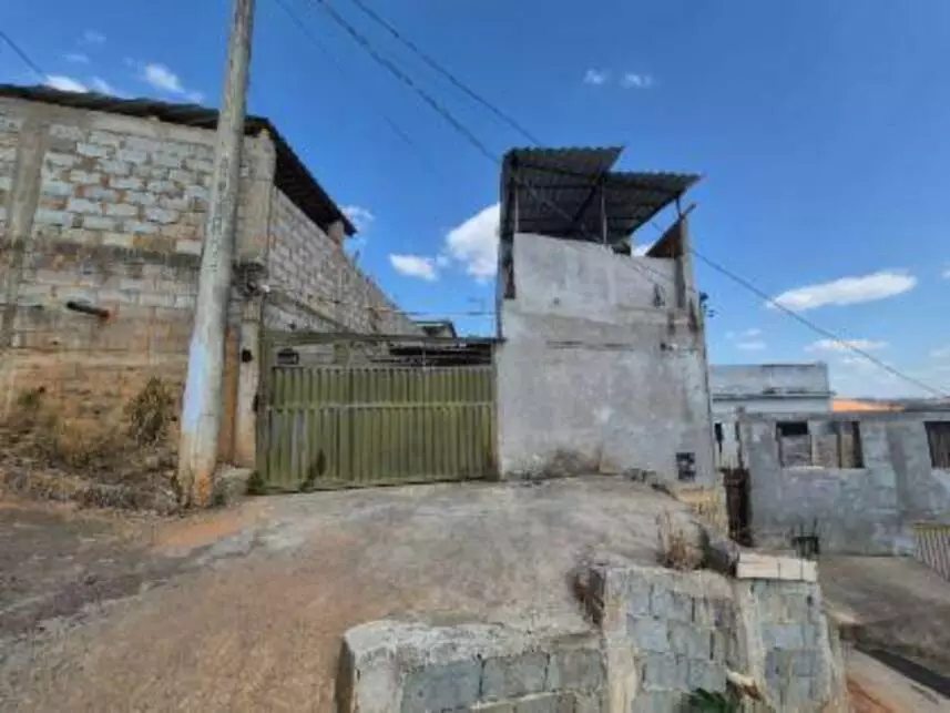 Casa à venda em leilão - leilão extrajudicial - Visconde Do Rio Branco MG - lance mínimo R$ 75.696