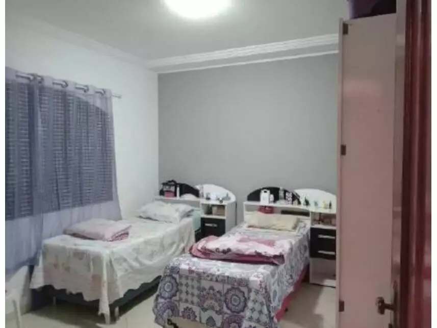 Casa à venda em leilão - leilão extrajudicial - Pirapora do Bom Jesus SP - lance mínimo R$ 268.000