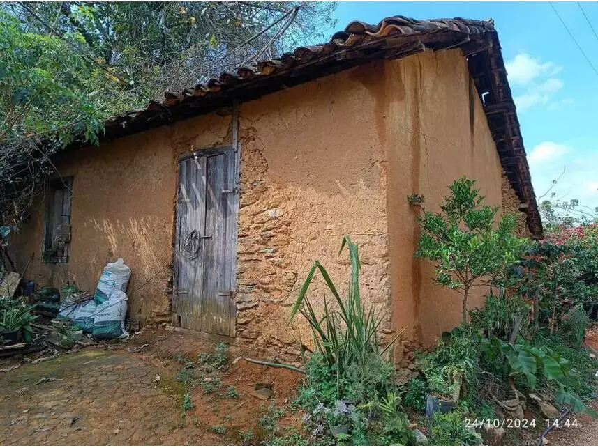 Terreno c/Benfeitorias à venda em leilão - leilão judicial - Monte Alegre do Sul SP - lance mínimo R$ 242.972