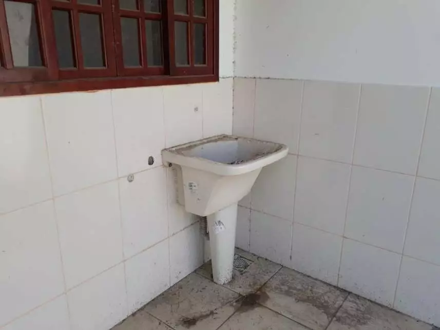 Casa à venda em leilão - leilão extrajudicial - Queimados RJ - lance mínimo R$ 214.200