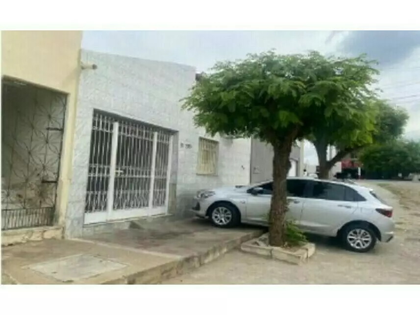 Casa à venda em leilão - leilão extrajudicial - Independência CE - lance mínimo R$ 51.450