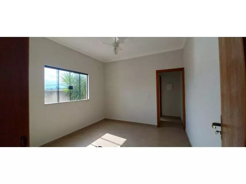 Casa à venda em leilão - leilão extrajudicial - Cachoeira Paulista SP - lance mínimo R$ 604.000