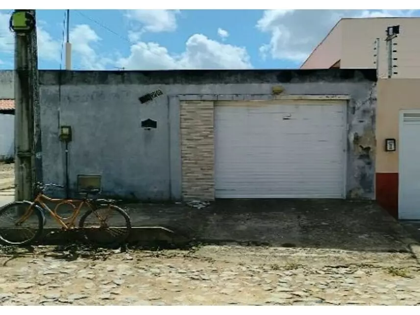 Casa à venda em leilão - leilão extrajudicial - Pacatuba CE - lance mínimo R$ 84.750