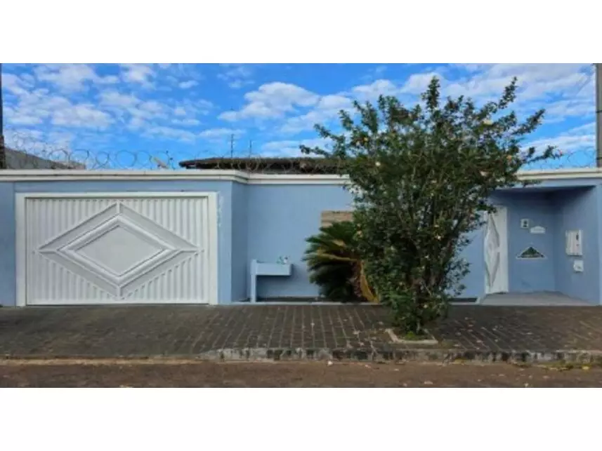 Casa à venda em leilão - leilão extrajudicial - Uberlândia MG - lance mínimo R$ 400.000