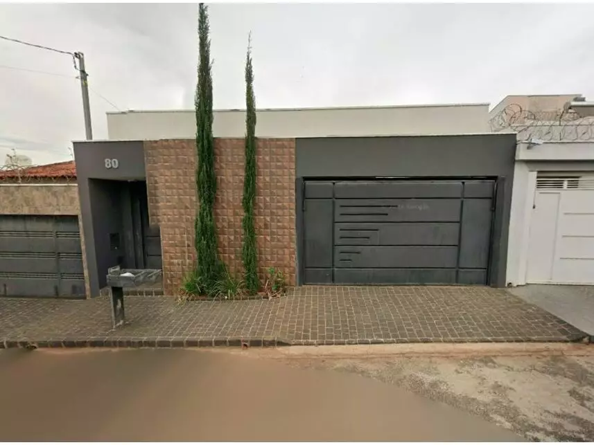 Leilão de Casa Imóvel em Uberlândia/MG - Lance Inicial R$ 673.888 - Extrajudicial