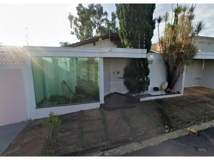 Leilão de Casa Imóvel em Araxá/MG - Lance Inicial R$ 615.633 - Extrajudicial