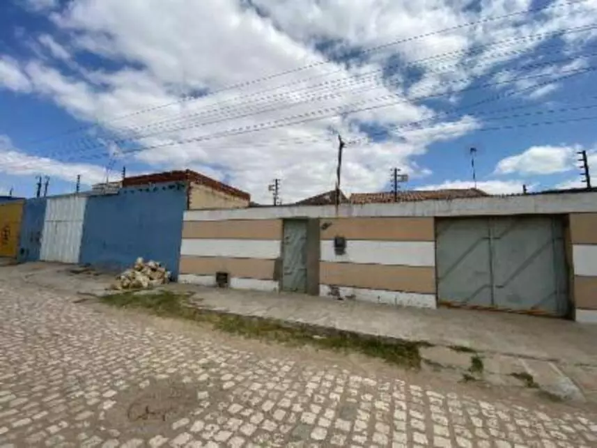Casa 246m² em Alto do Cruzeiro, Juazeiro/BA