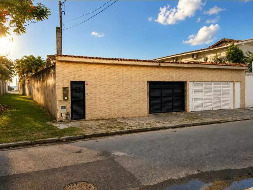 Rua Prefeito Juventino Malheiros, 102, Jardim Virgínia, Guarujá, SP
