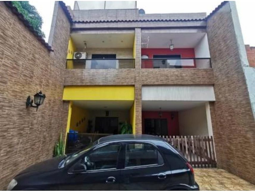 Casa ocupada com 133 m² em condomínio