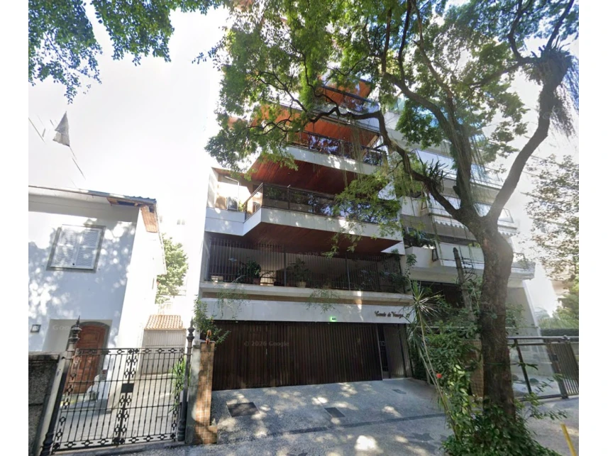 Apartamento com 2 vagas e terreno de 303 m²