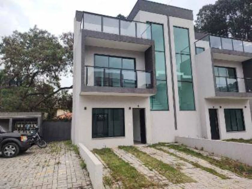 Casa ocupada com 3 quartos, 4 banheiros e 152 m²