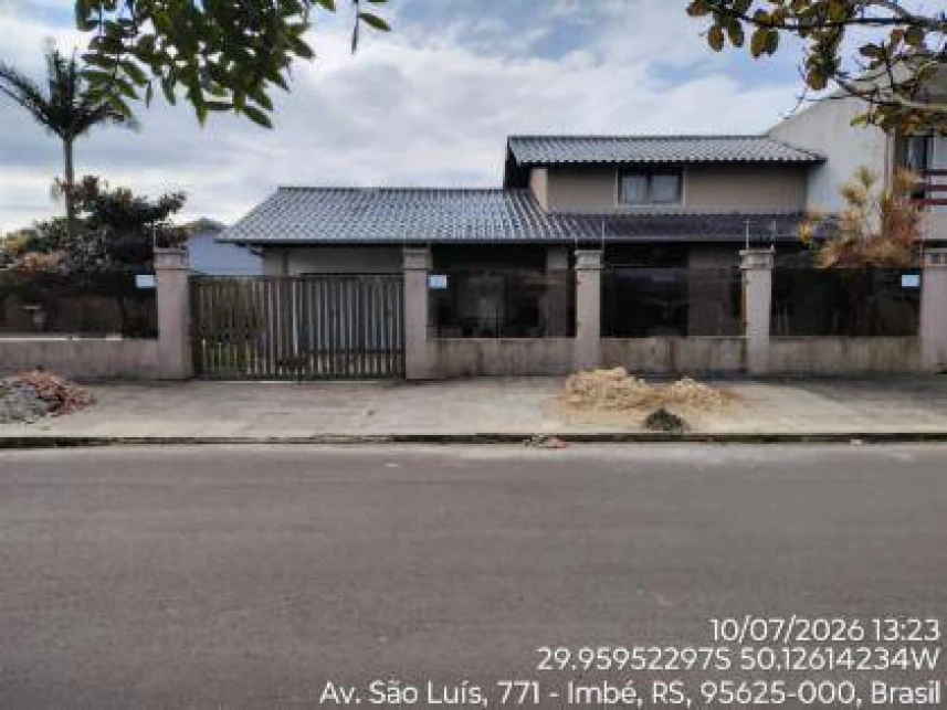 Casa ocupada com 3 quartos e 123m² construídos